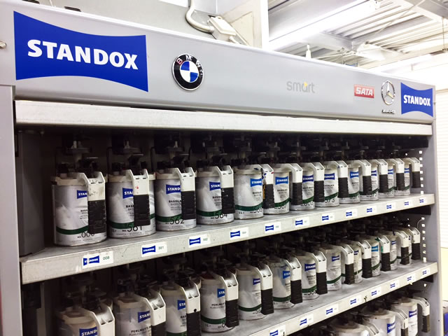 使用低溶剤塗料 STANDOX スタンドックス・ベースコート